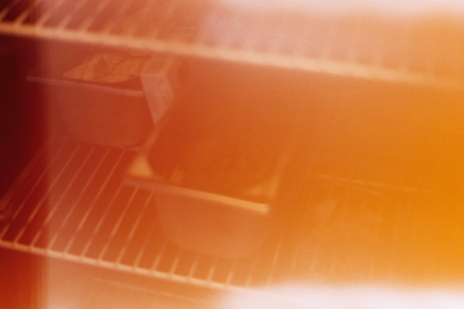 Rostfria gelatokantiner i kyl inför leverans